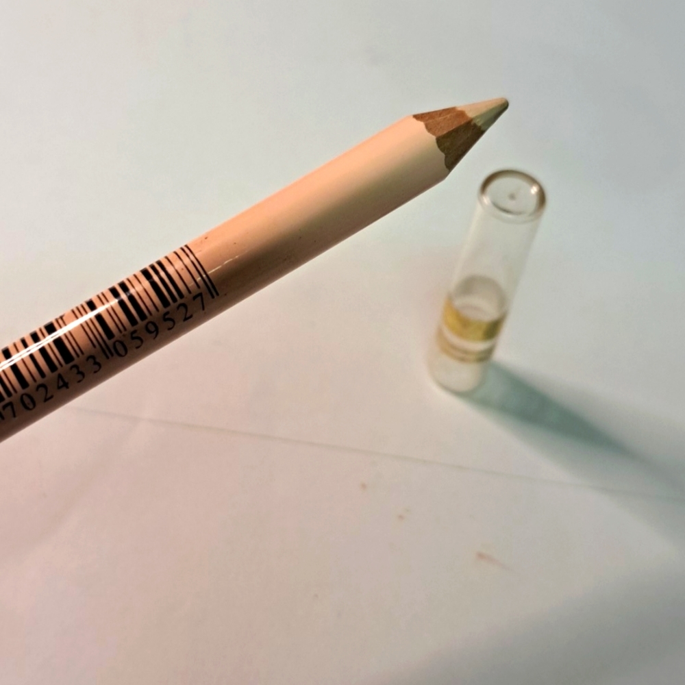 Vogue rosa piel eyeliner